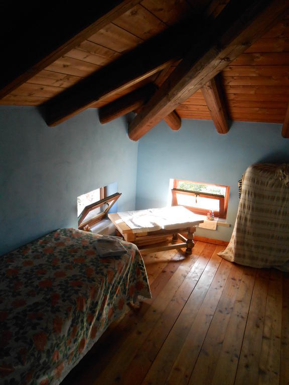 Azienda Agrituristica Risveglio Naturale Varese Ligure Værelse billede