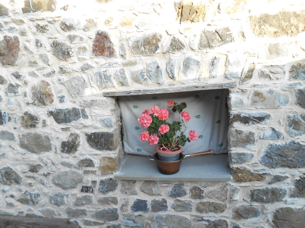 Azienda Agrituristica Risveglio Naturale Varese Ligure Eksteriør billede